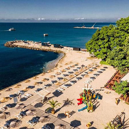 Royal Grand Hotel And Spa Kavarna Bagian luar foto