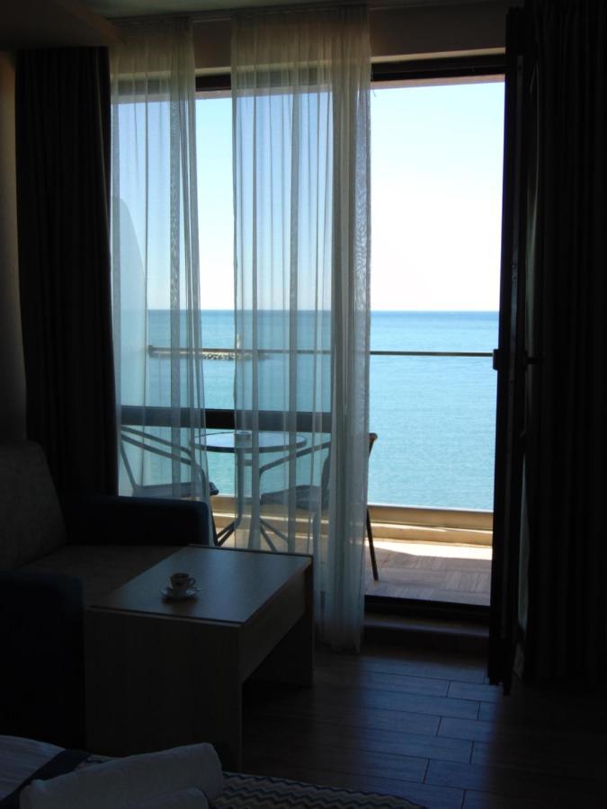 Royal Grand Hotel And Spa Kavarna Bagian luar foto