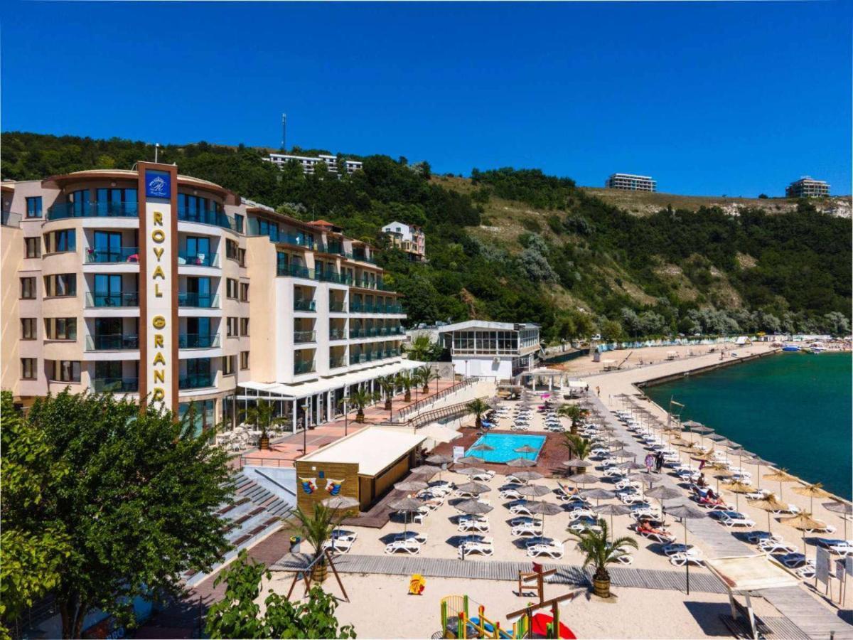 Royal Grand Hotel And Spa Kavarna Bagian luar foto