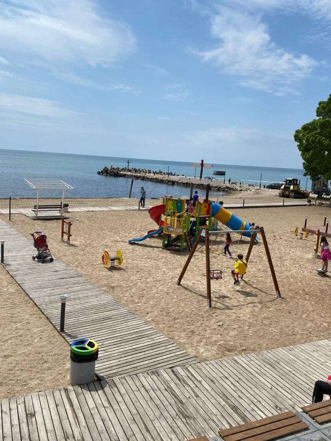 Royal Grand Hotel And Spa Kavarna Bagian luar foto