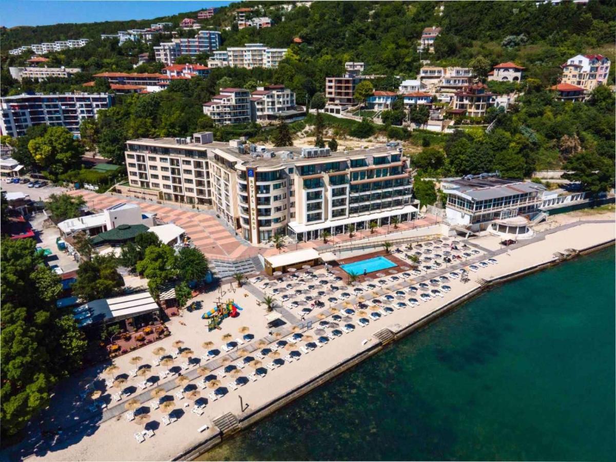 Royal Grand Hotel And Spa Kavarna Bagian luar foto