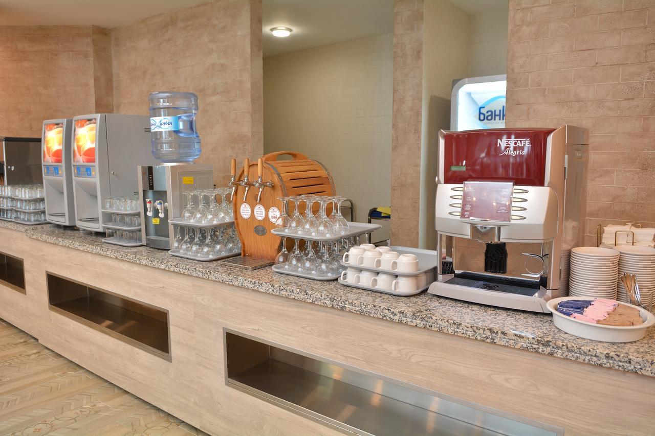 Royal Grand Hotel And Spa Kavarna Bagian luar foto