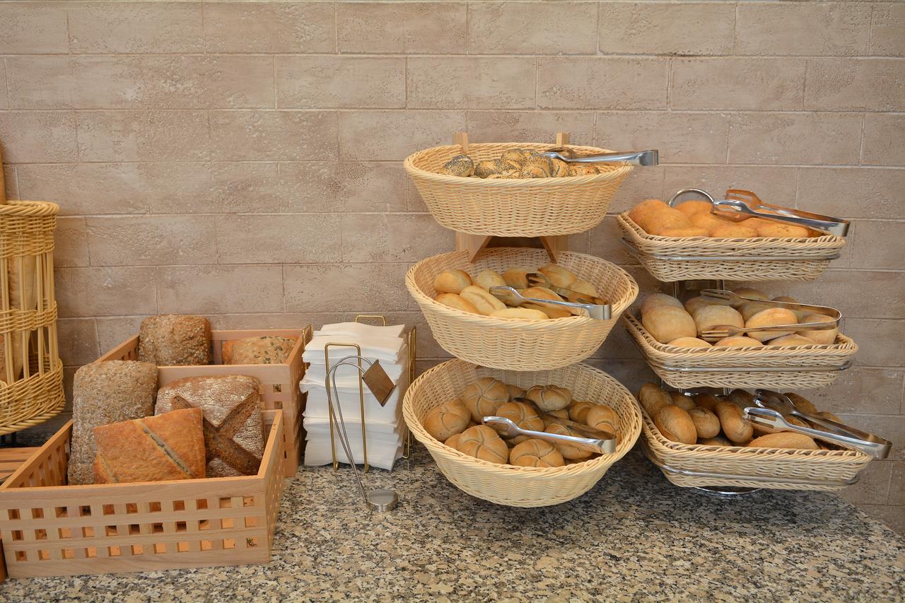 Royal Grand Hotel And Spa Kavarna Bagian luar foto