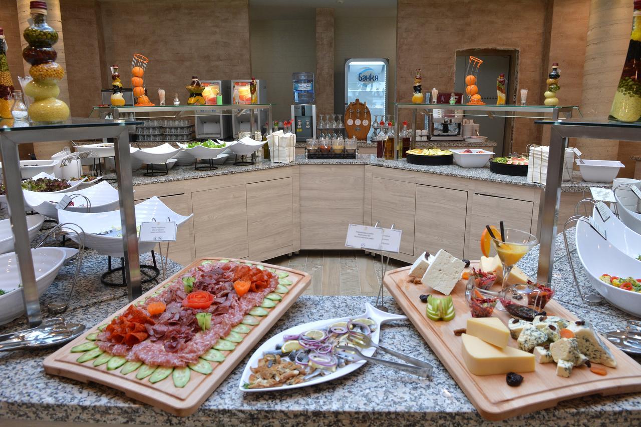 Royal Grand Hotel And Spa Kavarna Bagian luar foto