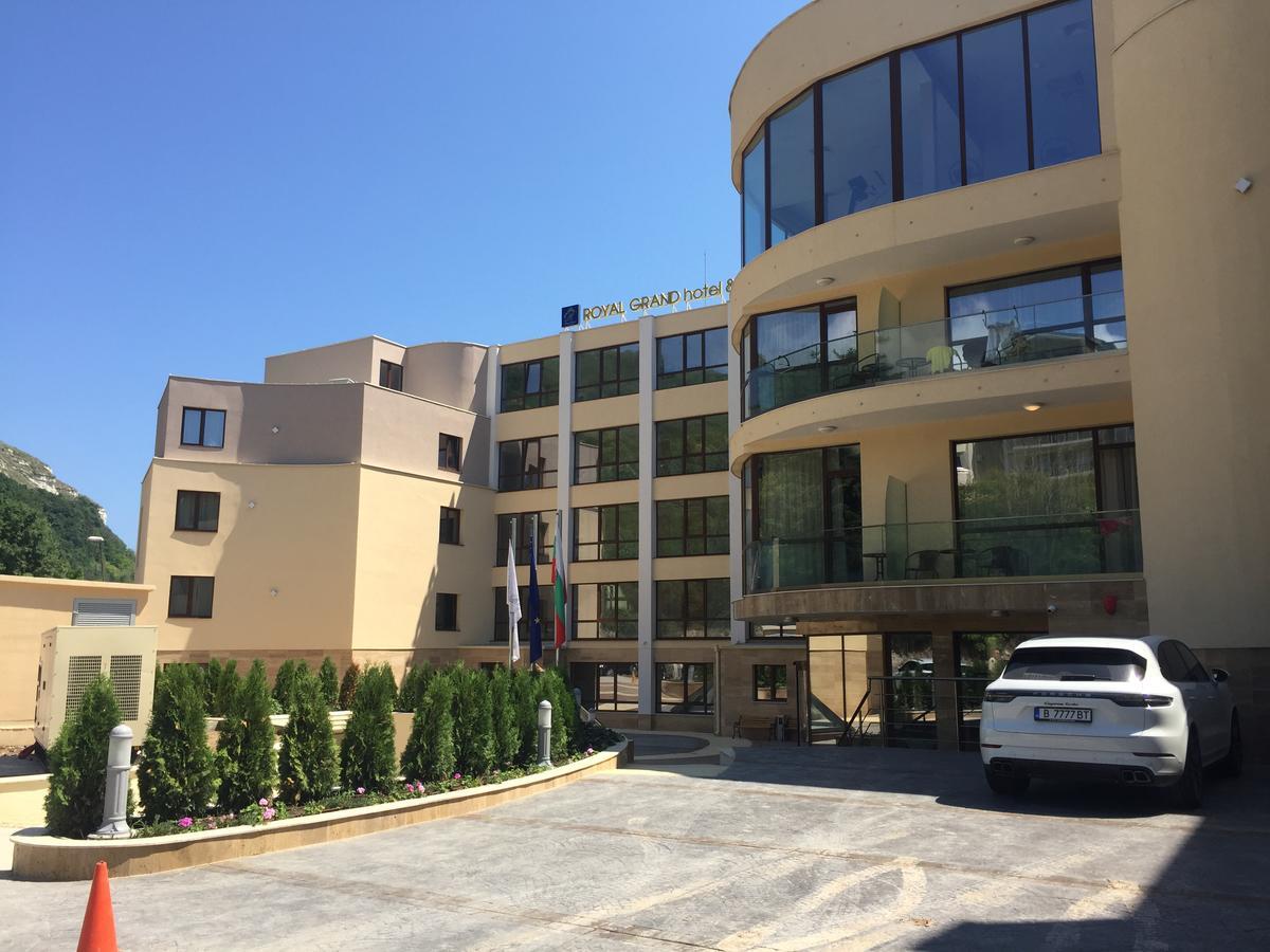 Royal Grand Hotel And Spa Kavarna Bagian luar foto