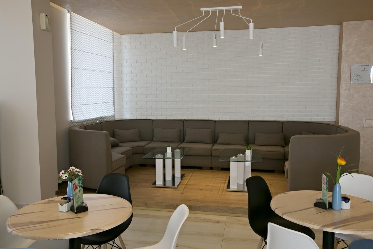 Royal Grand Hotel And Spa Kavarna Bagian luar foto