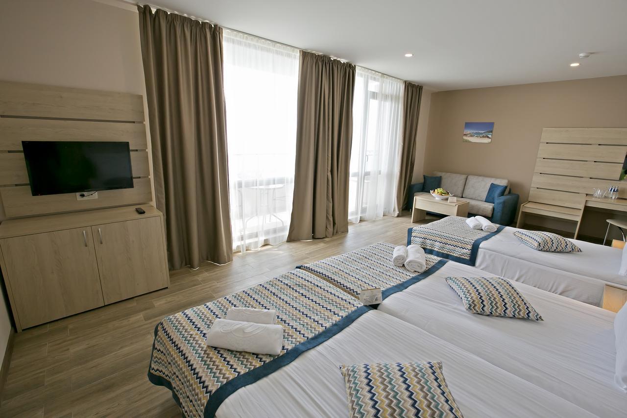Royal Grand Hotel And Spa Kavarna Bagian luar foto