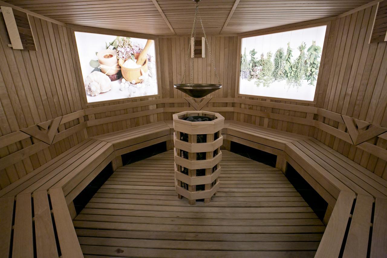 Royal Grand Hotel And Spa Kavarna Bagian luar foto