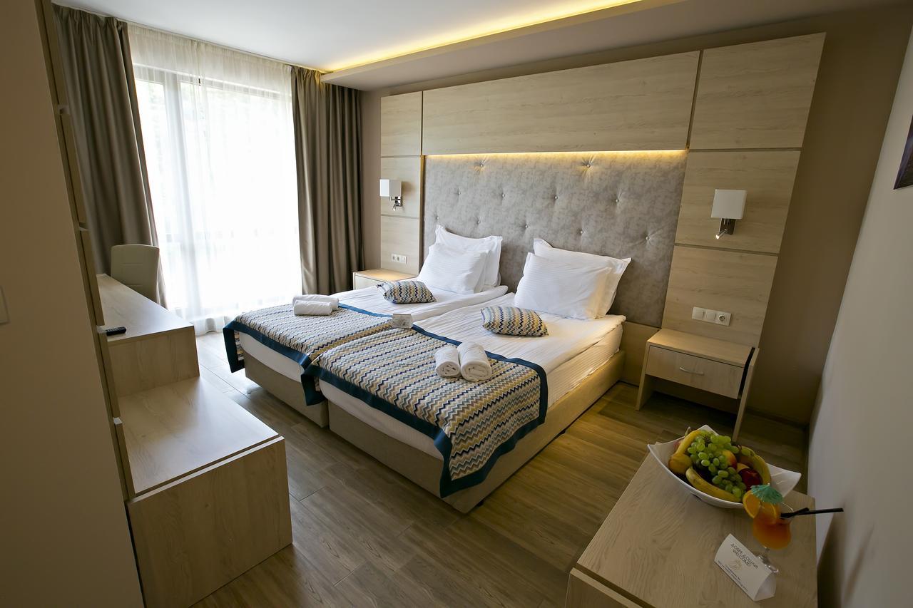 Royal Grand Hotel And Spa Kavarna Bagian luar foto