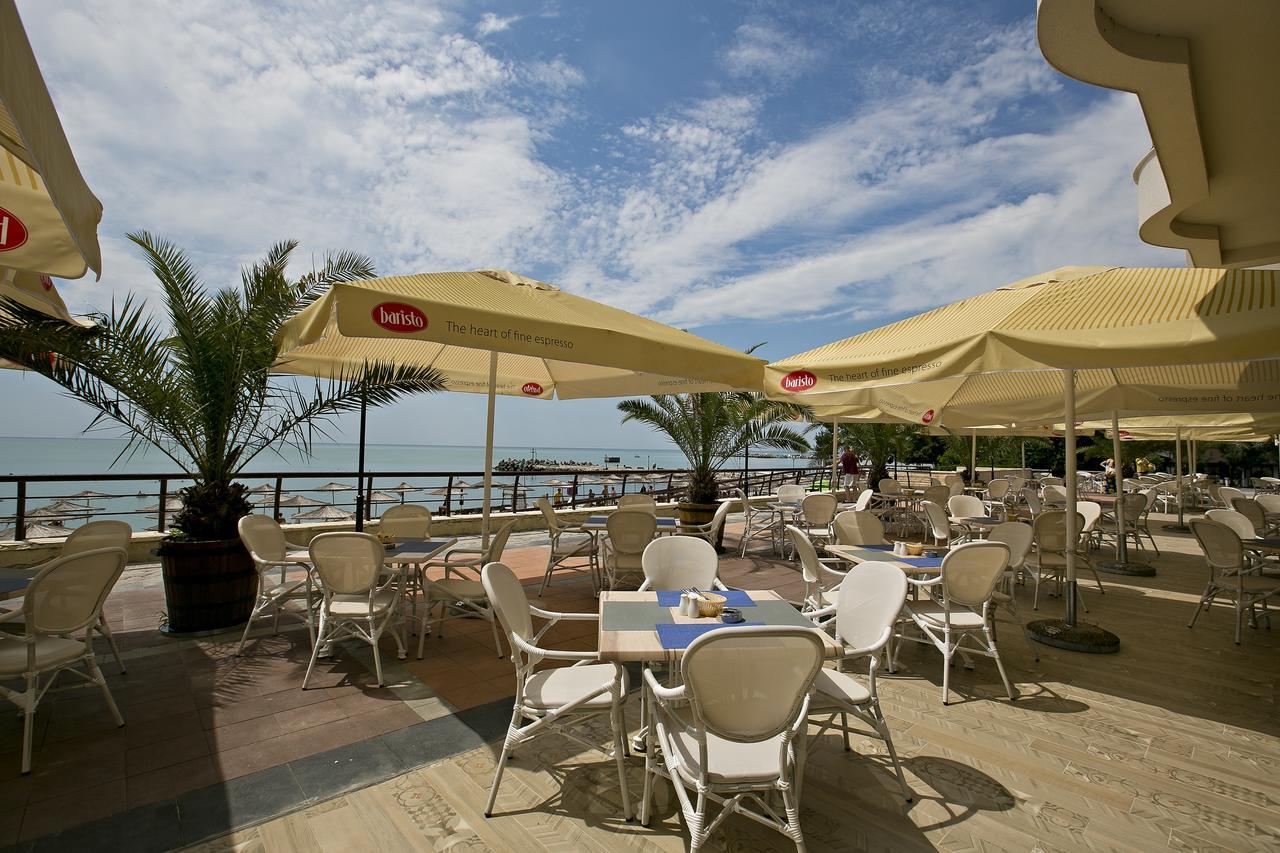 Royal Grand Hotel And Spa Kavarna Bagian luar foto