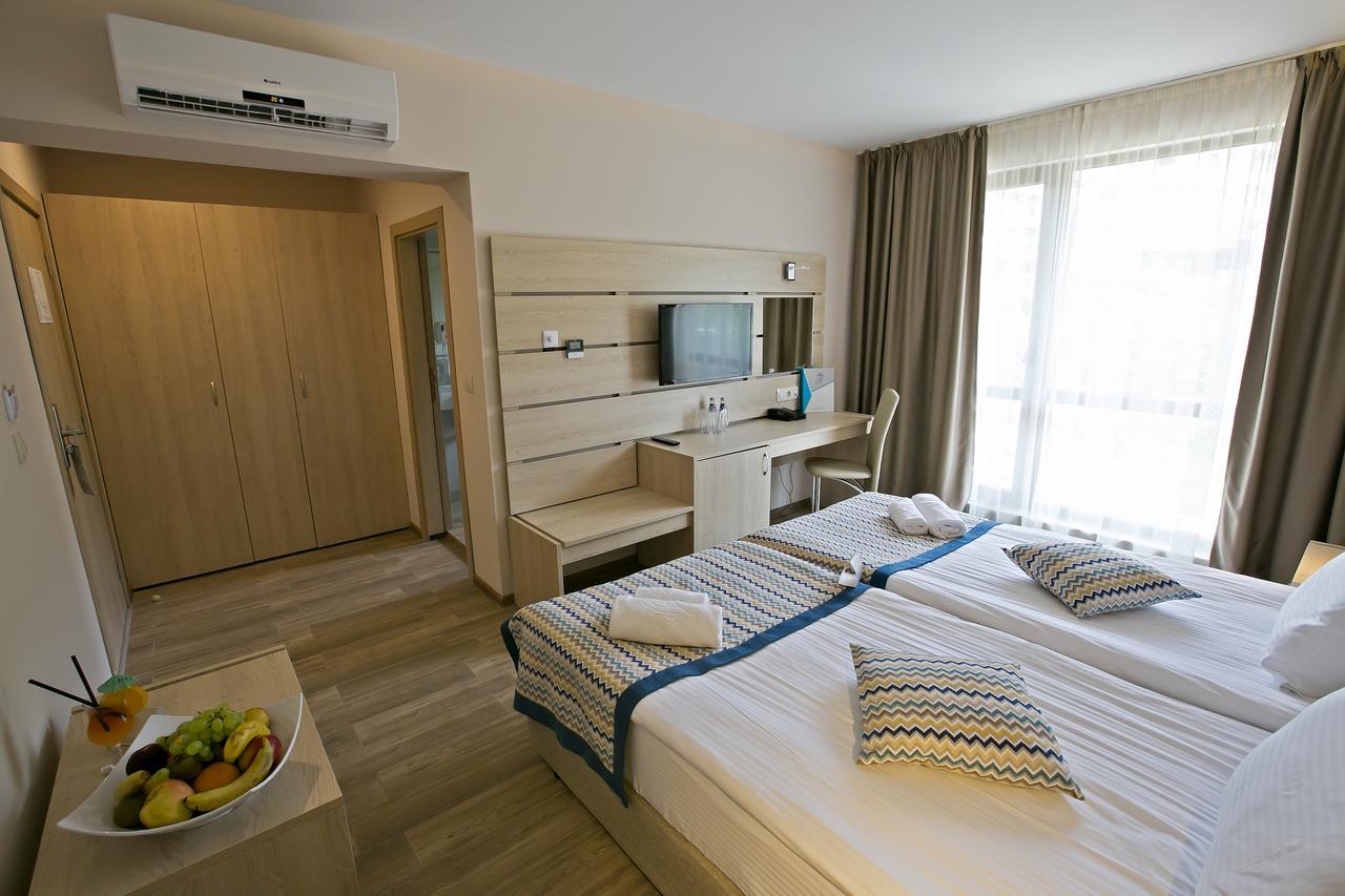 Royal Grand Hotel And Spa Kavarna Bagian luar foto
