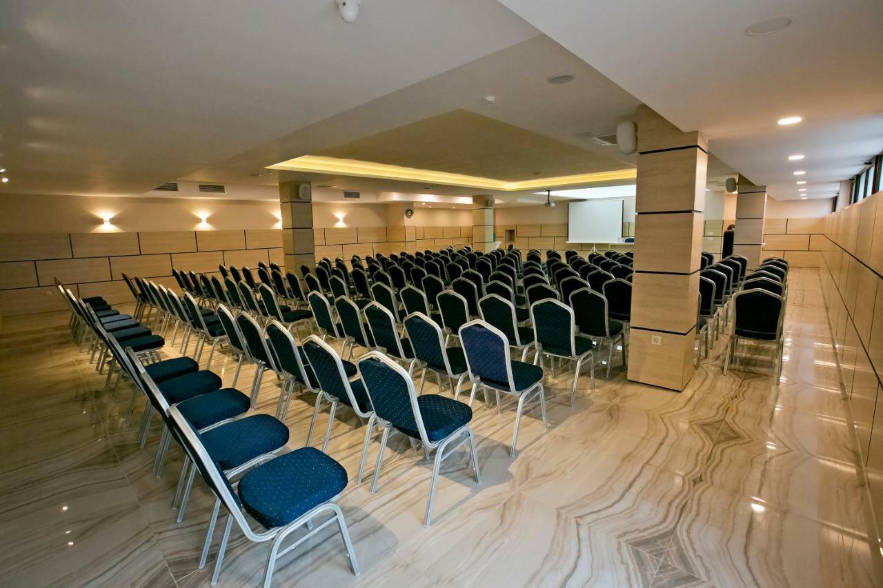 Royal Grand Hotel And Spa Kavarna Bagian luar foto